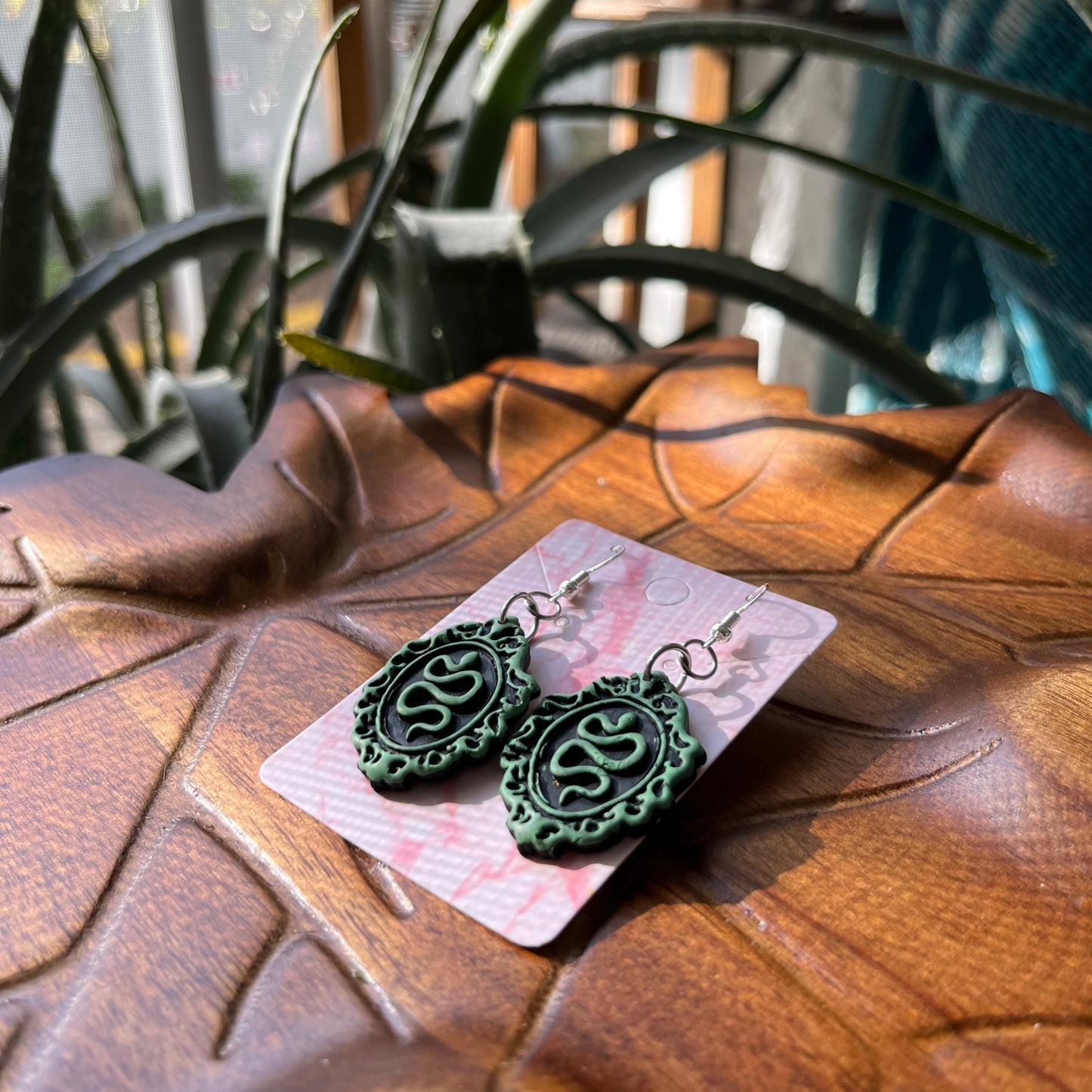 Snake Cameo Dangle - Green