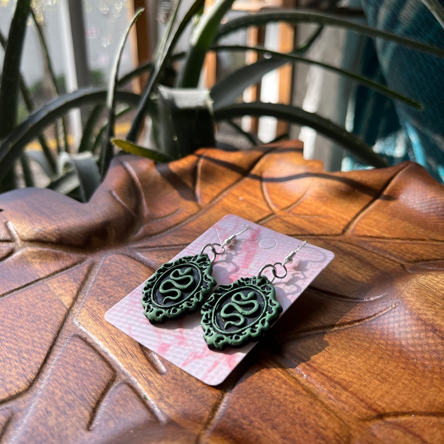 Snake Cameo Dangle - Green