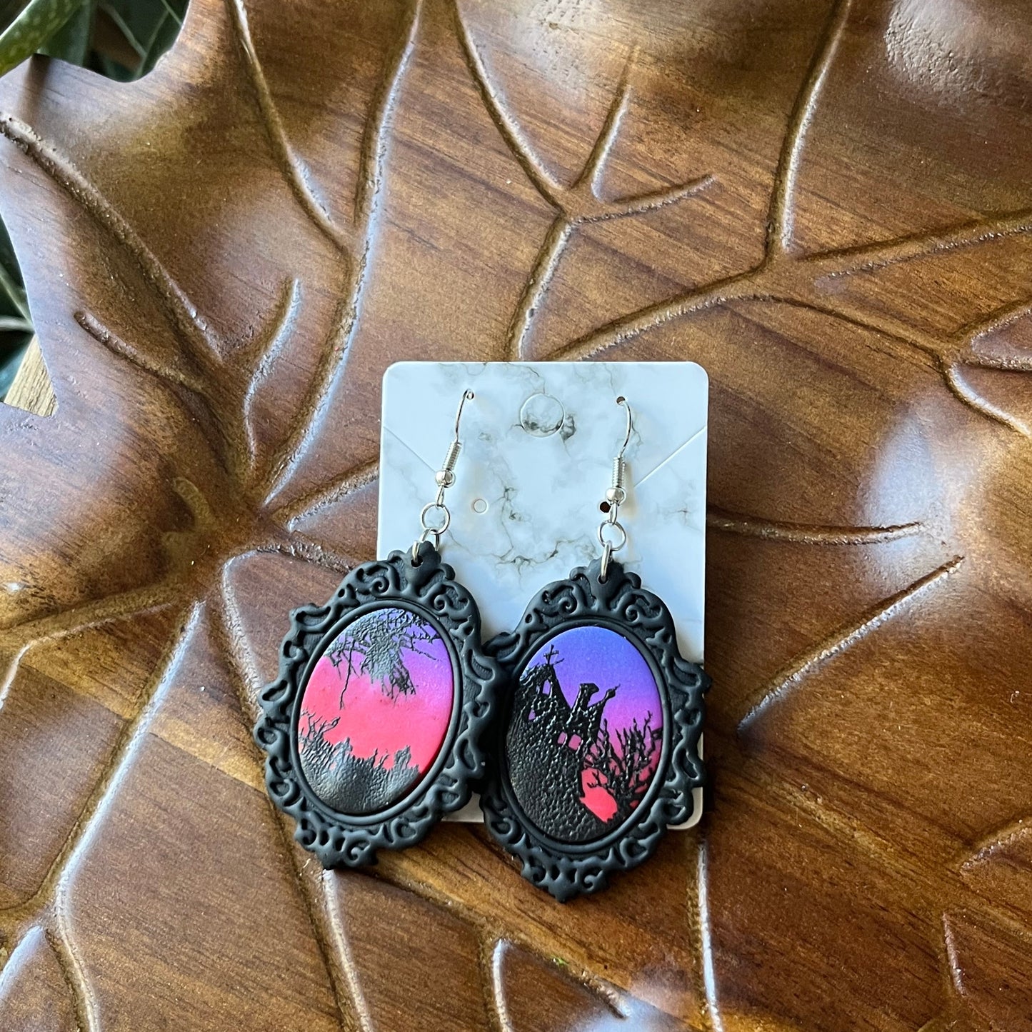 Haunted Scene Cameo Dangle