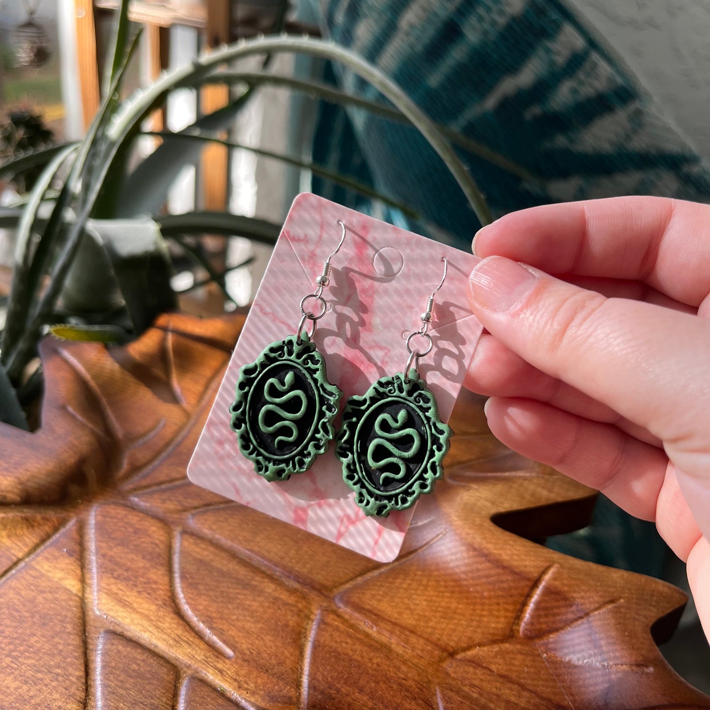 Snake Cameo Dangle - Green